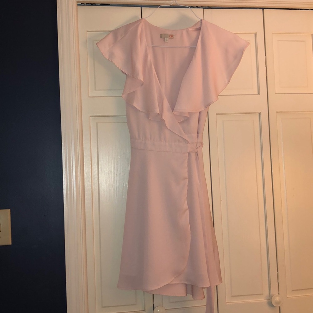 Gianni bini Ruffle V-Neckline dress